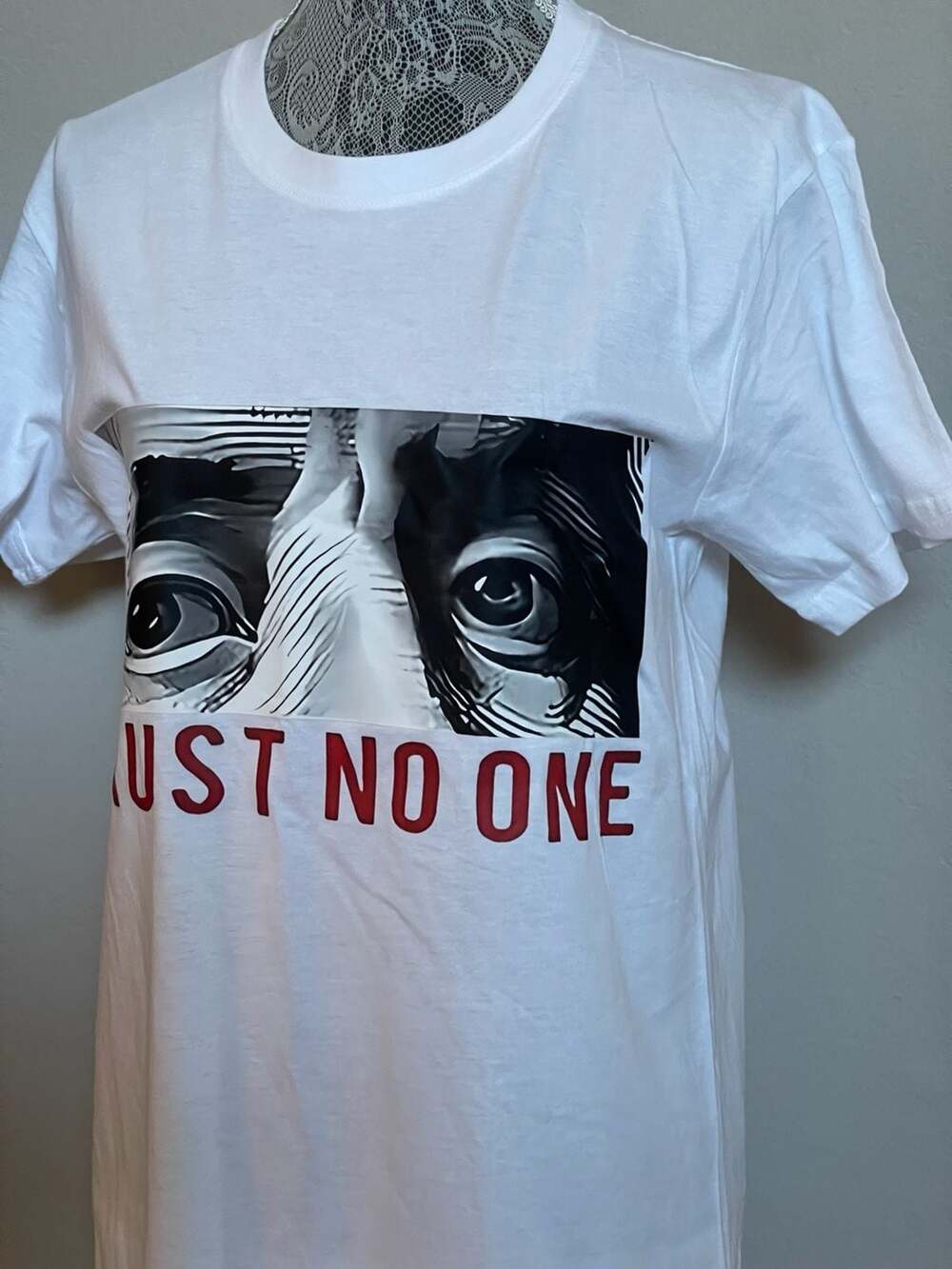 Trust No One Benjamin Franklin Eyes Graphic T-Shirt White